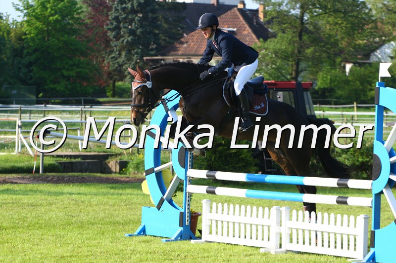 005M3759 Pia B_Springpferde A.JPG